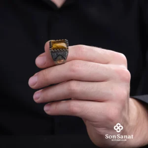 Küçük Kare Kaplan Gözü Gravür Yüzük
