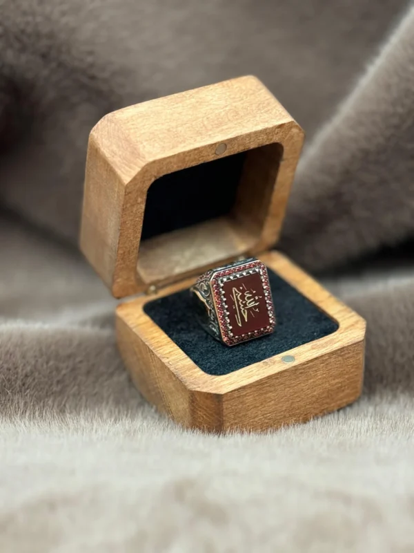 Kırmızı Akik Hasbinallah Gümüş Erkek Yüzük