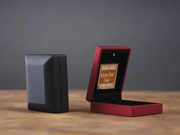 Kırmızı Işıklı Kolye Kutusu