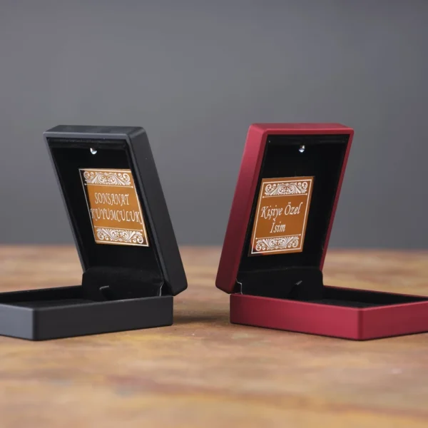 Kırmızı Işıklı Kolye Kutusu