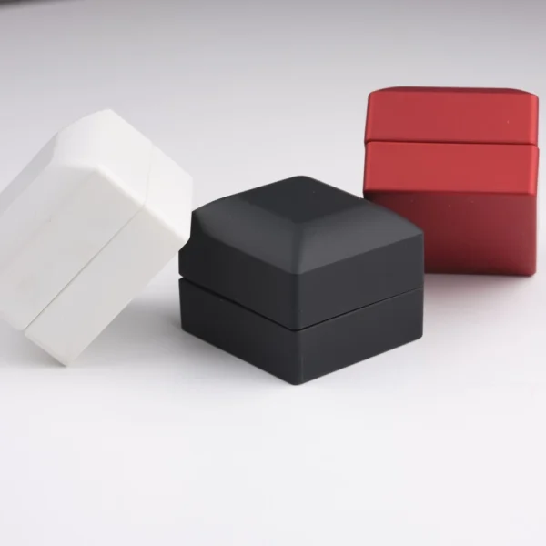 Kırmızı Işıklı Yüzük Kutusu