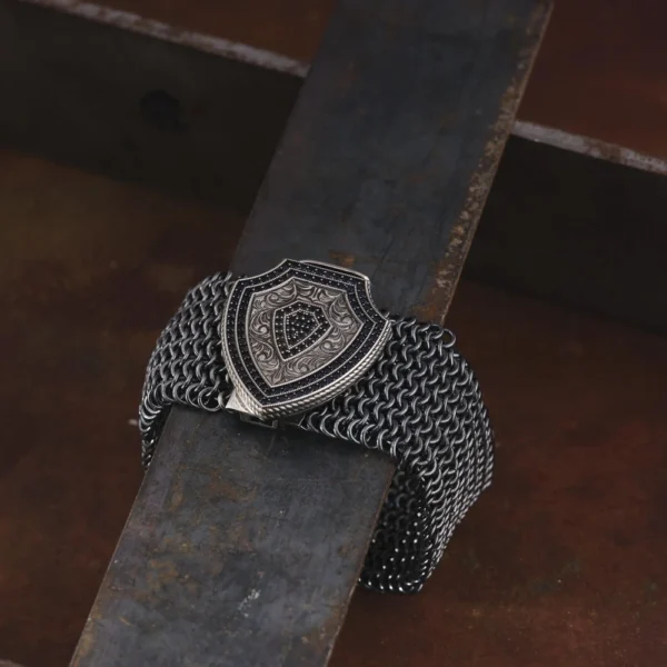 image_1950-1758.webp Safir Taşlı Zırh Örgü Kalkan Bileklik