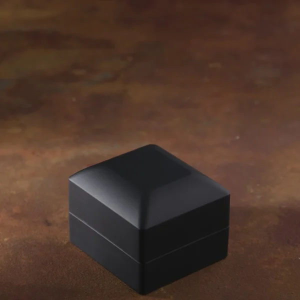 image_1950-1855.webp Siyah Işıklı Yüzük Kutusu