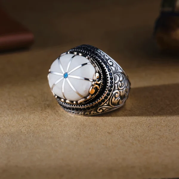 Gravürlü Taşlı Gümüş Erkek Yüzük