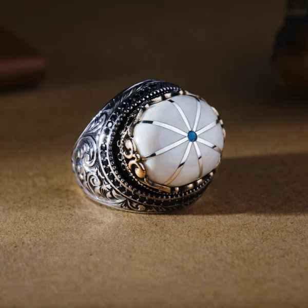 Gravürlü Taşlı Gümüş Erkek Yüzük