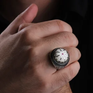 Gravür İşlemeli Taşlı Gümüş Erkek Yüzük