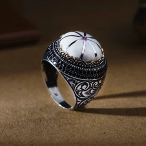 Gravür İşlemeli Taşlı Gümüş Erkek Yüzük