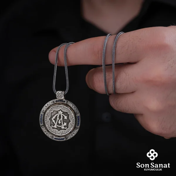image_1950-2254.webp Yuvarlak Çift Taraflı Dönmeli Gümüş Madalyon Kolye