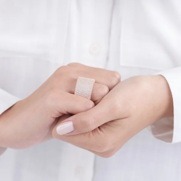 image_1950-273.webp Beyaz Zirkon Taşlı Sıralı Su Yolu Kadın Yüzük