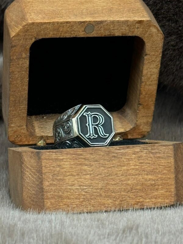 Sekizgen Kişiye Özel Harfli Erkek Yüzük