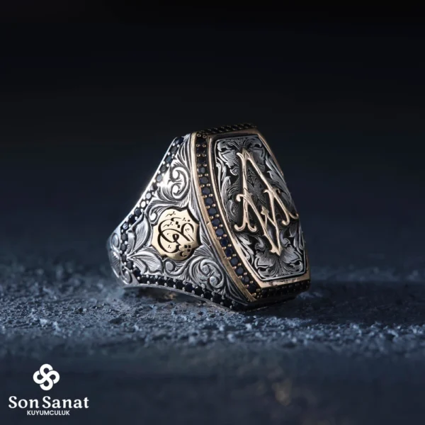 Gravür İşlemeli Harfli Gümüş Yüzük