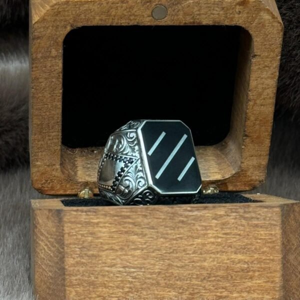 image_1950-77.jpg Üzerine Yargı Modelli ve Mine Kaplı 925 Ayar Gümüş Erkek Yüzük