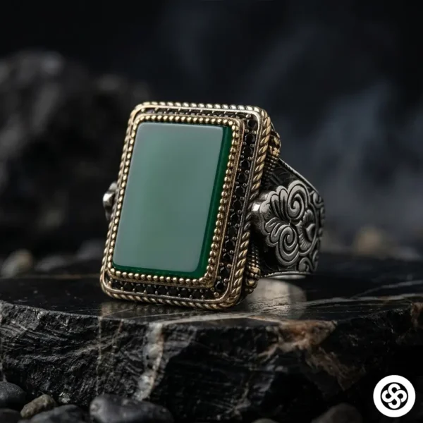 Yeşil Akik Taşlı Gravür Desenli Gümüş Yüzük Modeli