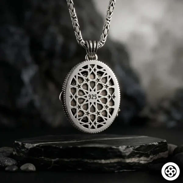 Oval Kapaklı Kurt Madalyon Kolye